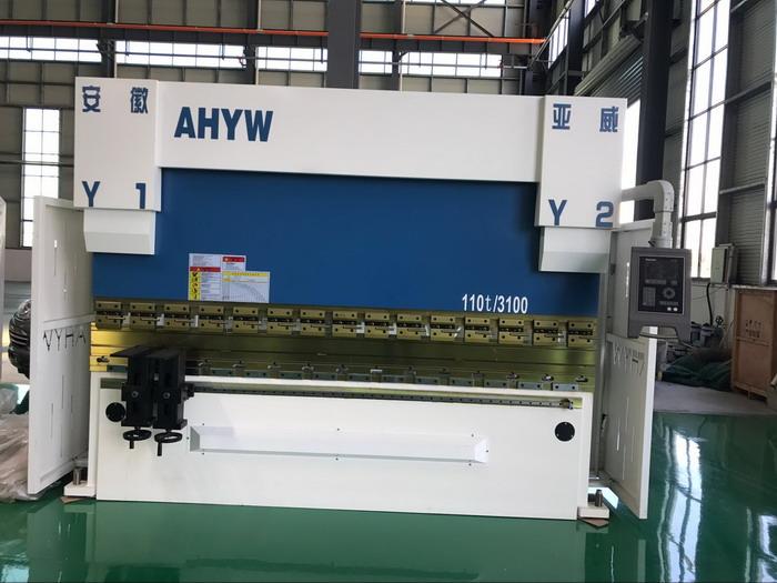 AHYW 110T3M CNC Synchro fékek Press 4 tengely