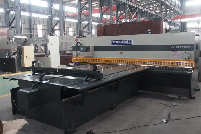 AHYW Yawei 6mm 4m guillotine metal shears with front feeding table china manufactures