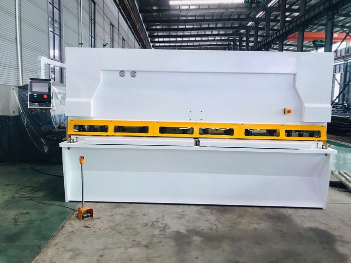 AHYW HGSK 3M CNC Guillotine Shear Olaszország ESA S625
